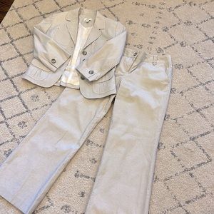 Loft Seersucker pant suit (blazer 2p, pants 4p)